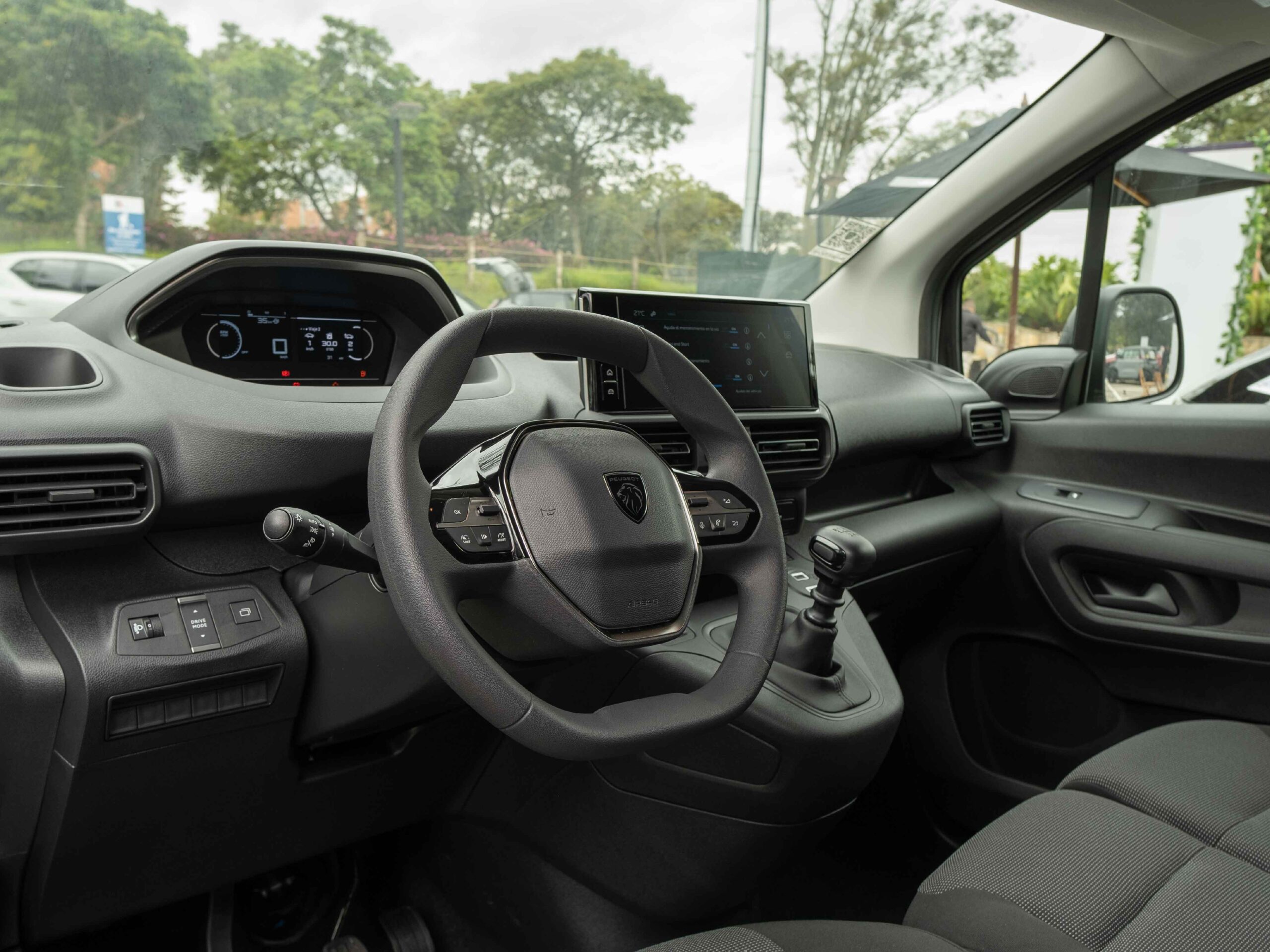 galeria-peugeot-partner-08-scaled